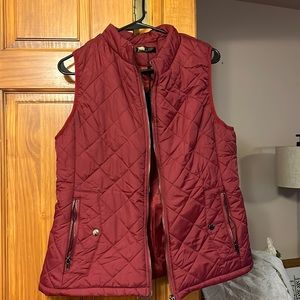 Light puffer vest, zip up, NWT